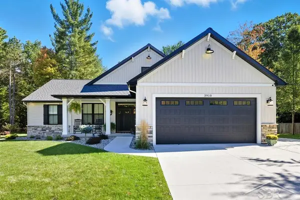 3910 Plumtree LN, Midland, MI 48642