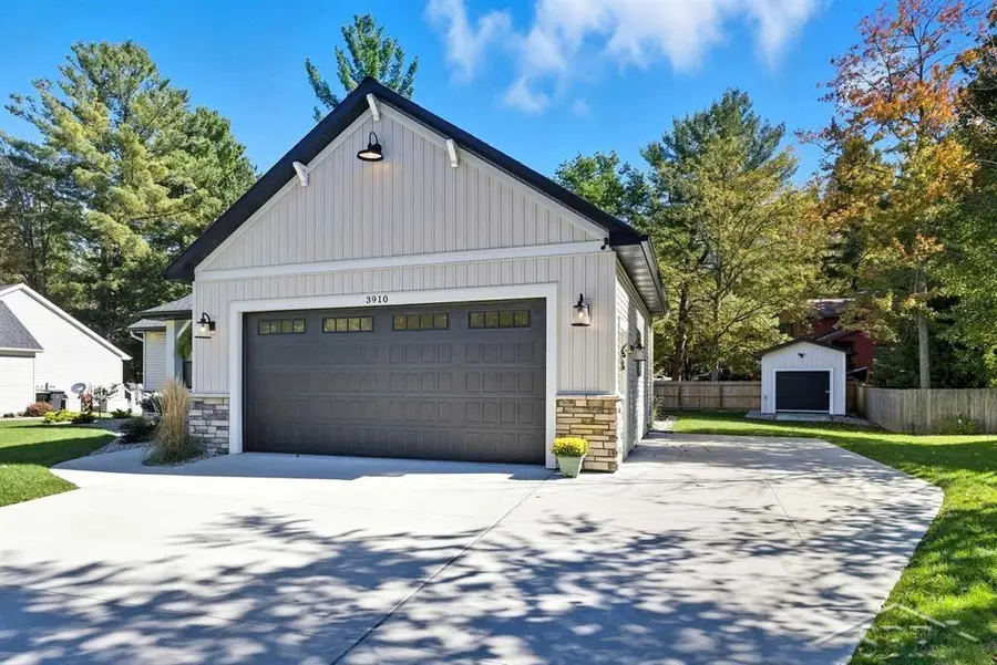 3910 Plumtree LN, Midland, MI 48642 - #3