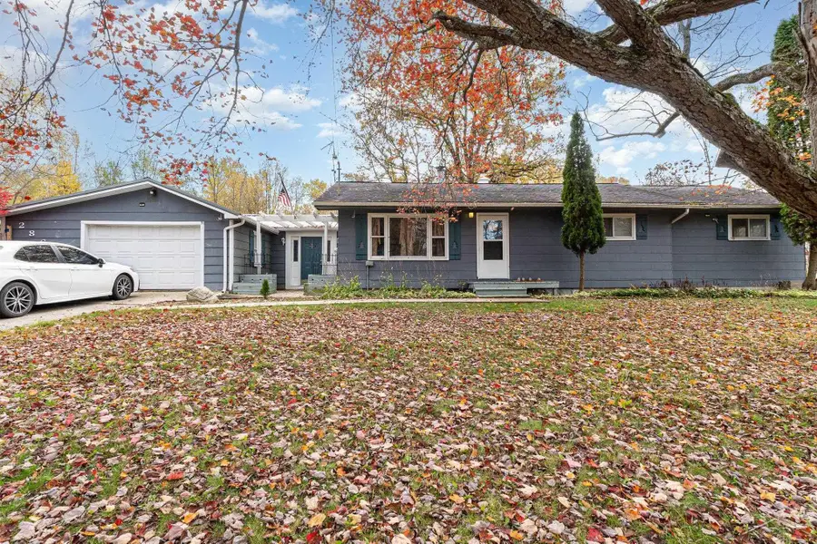 2863 Erickson RD, Rhodes, MI 48652 - Image #2