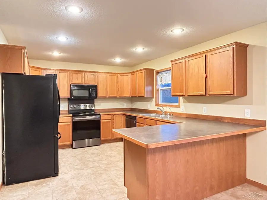 10123 Hawk DR, Freeland, MI 48623 - Image #3