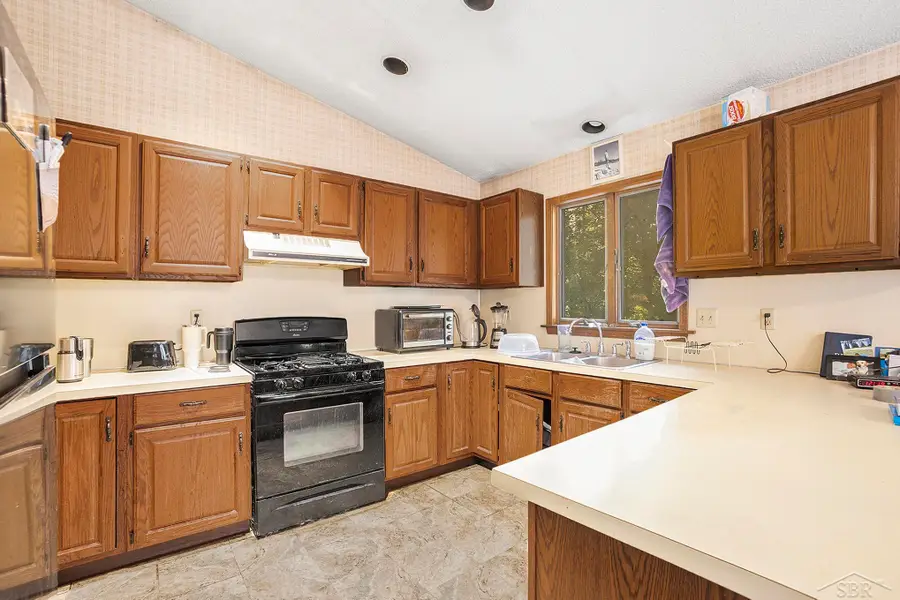 17501 W Spring Lake RD, Ferrysburg, MI 49456 - Image #2