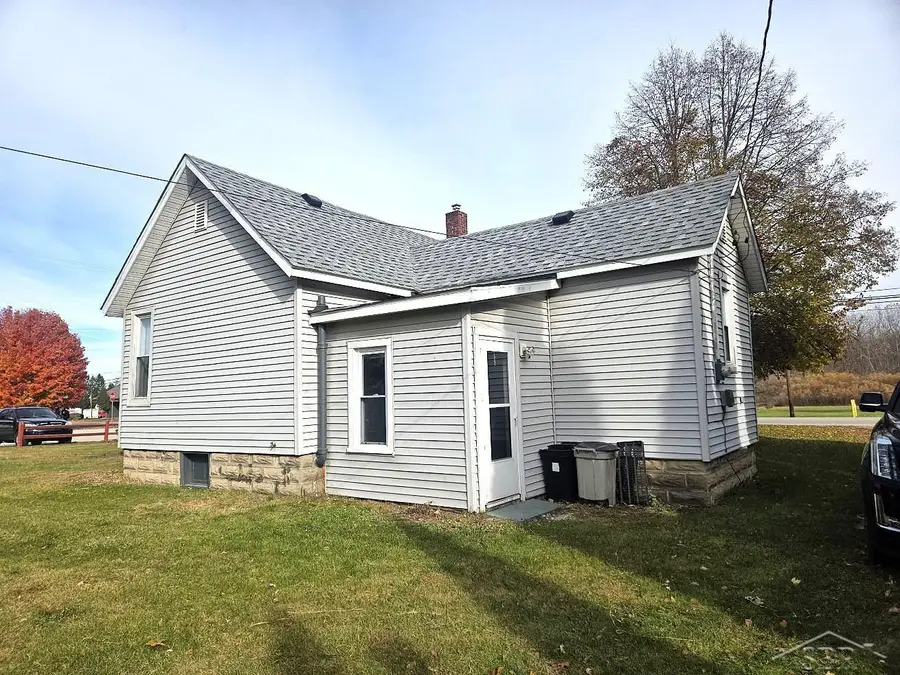 322 S Hemlock RD, Hemlock, MI 48626 - Image #2