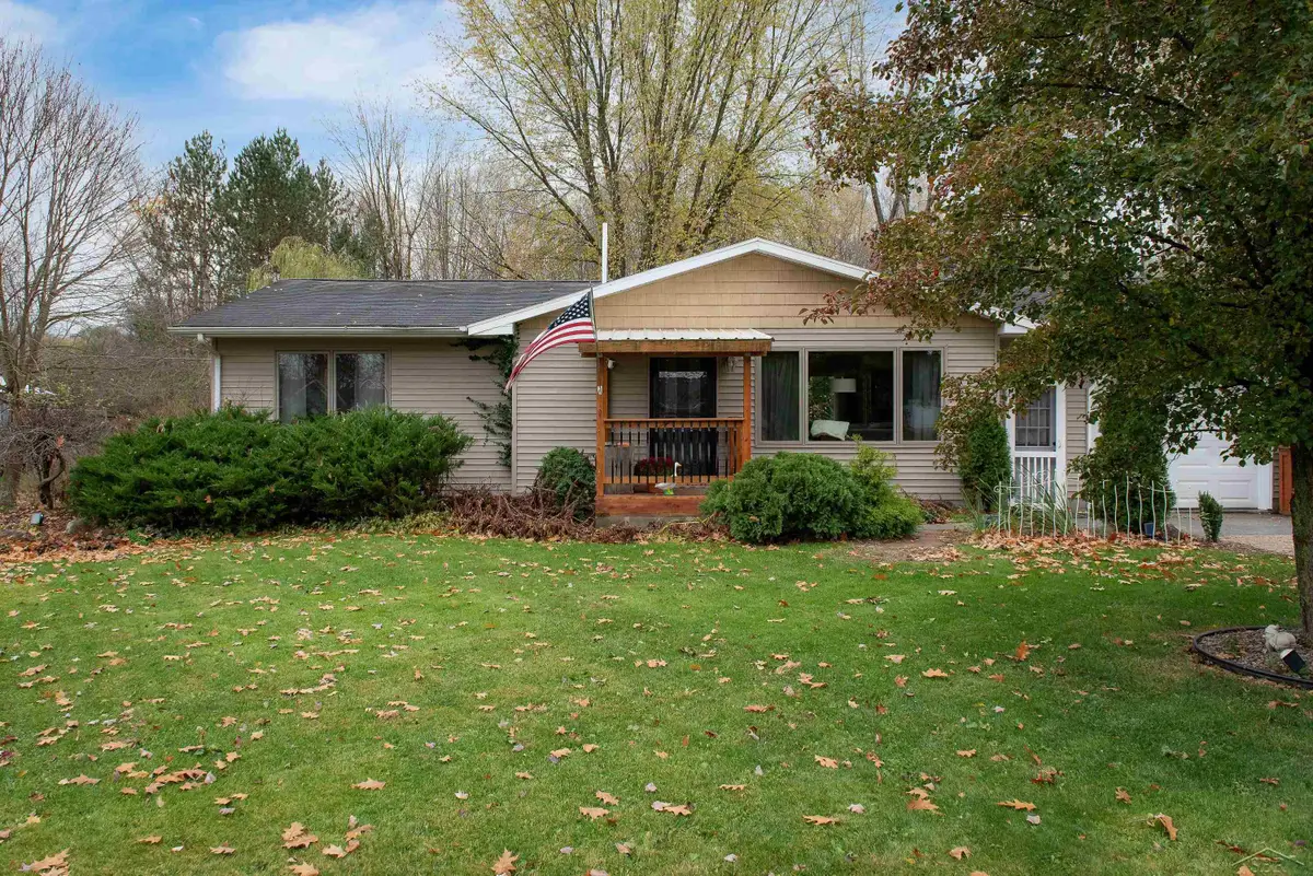 1037 W Marsh CT, Sanford, MI 48657 - Image #1