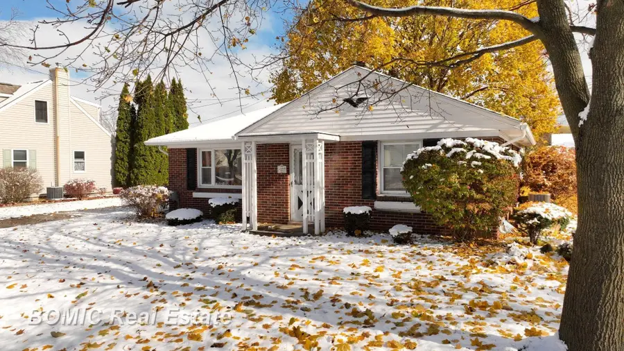 327 Kern ST, Frankenmuth, MI 48734 - Image #2