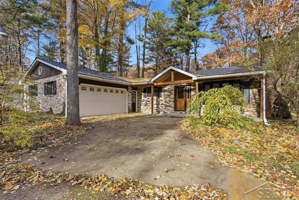 930 W Walter RD, Sanford, MI 48657 - Image #1