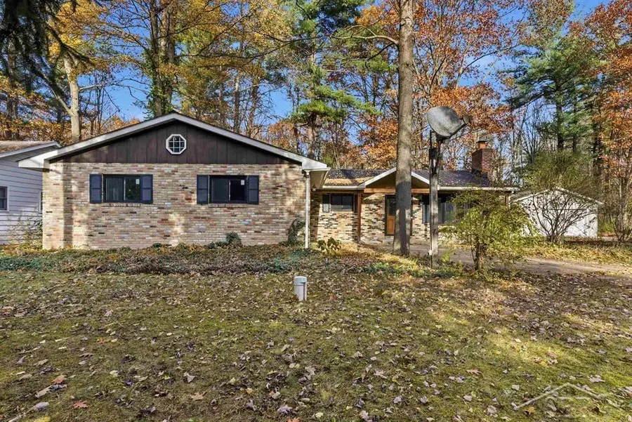 930 W Walter RD, Sanford, MI 48657 - Image #2