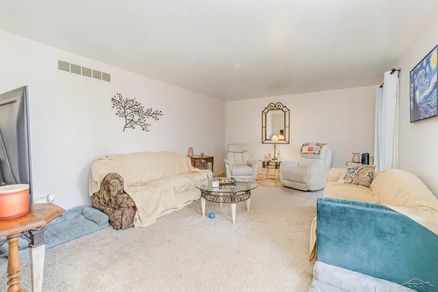 11025 Higley CIR, Schoolcraft, MI 49087 - Image #2