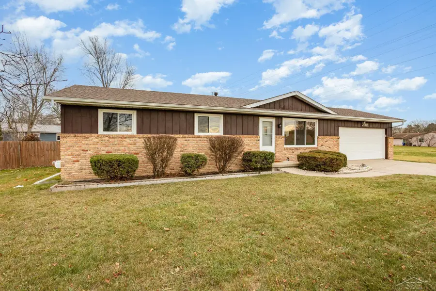 2760 Wieneke RD, Saginaw, MI 48603 - Image #2