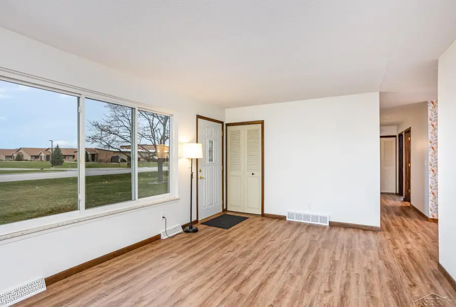 2760 Wieneke RD, Saginaw, MI 48603 - Image #3