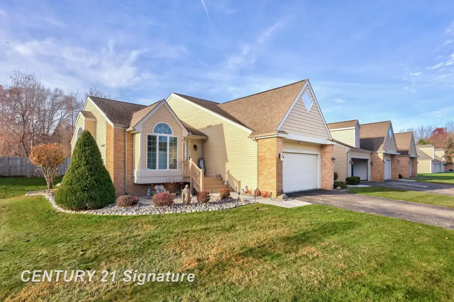 49 W Willow Pond DR, Saginaw, MI 48603 - Image #2