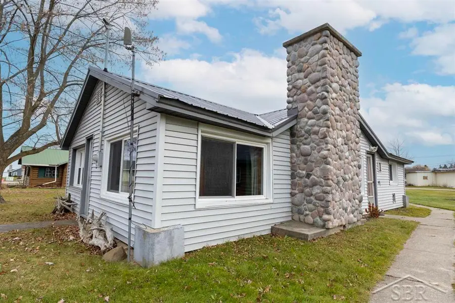 110 Cass ST, Houghton Lake, MI 48629 - Image #3