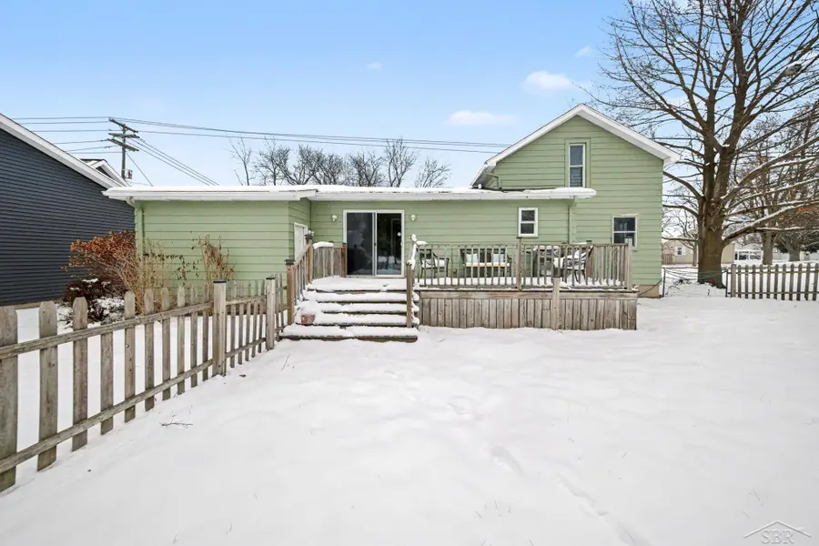621 Lockwood ST, Chesaning, MI 48616 - Image #2