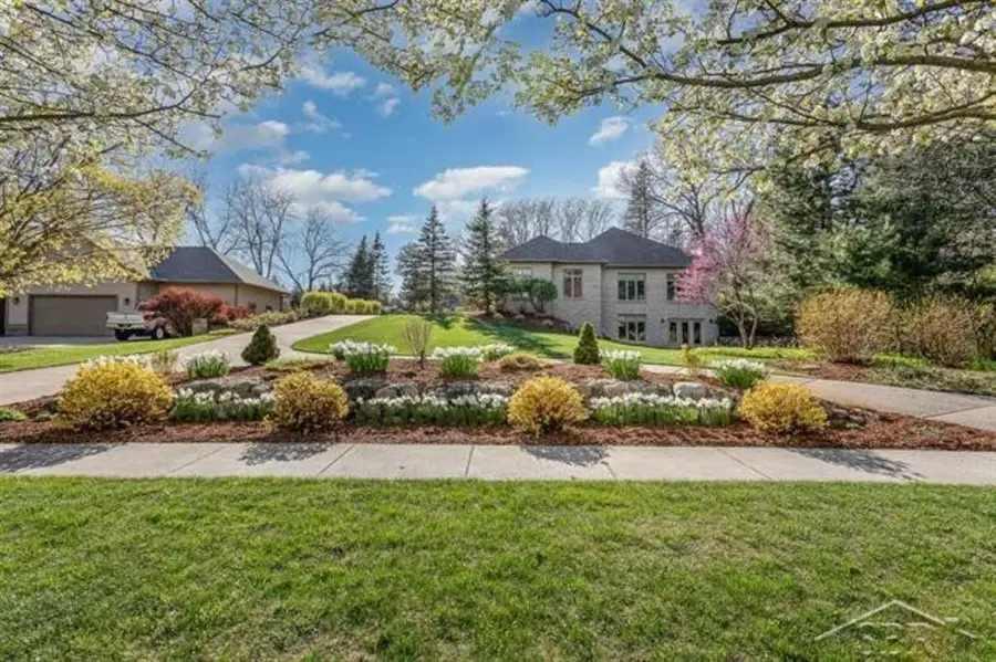 3017 Orchard DR, Midland, MI 48640 - Image #2