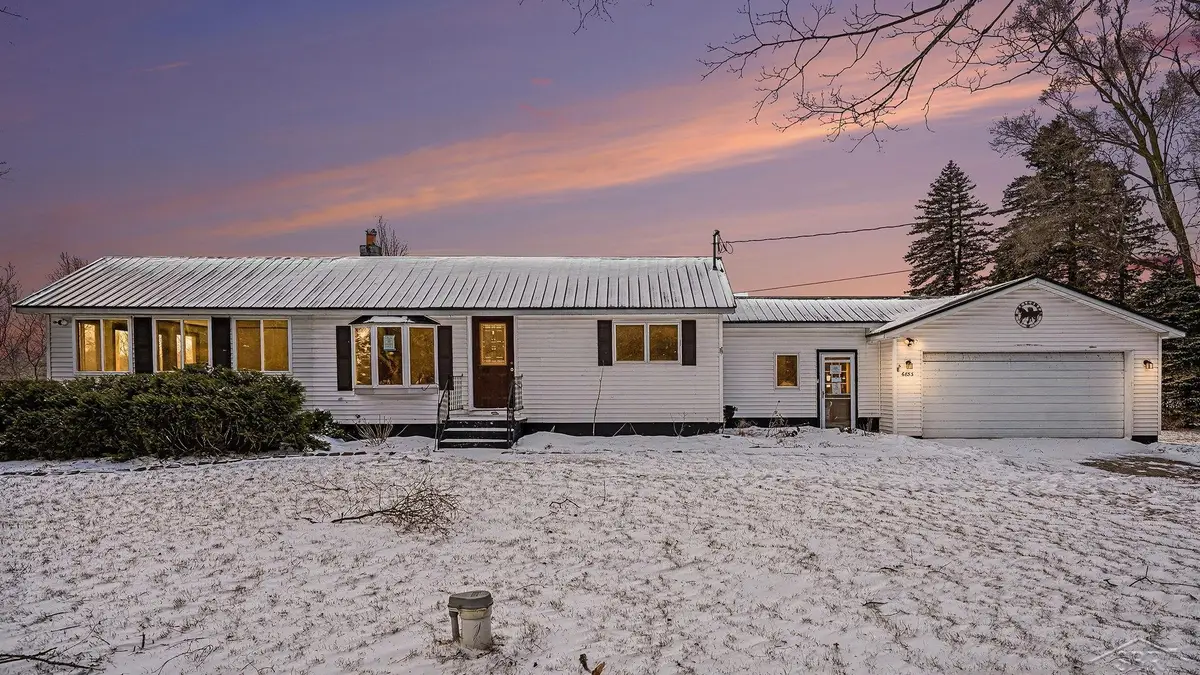 6853 N Caris RD, Vestaburg, MI 48891 - Image #1