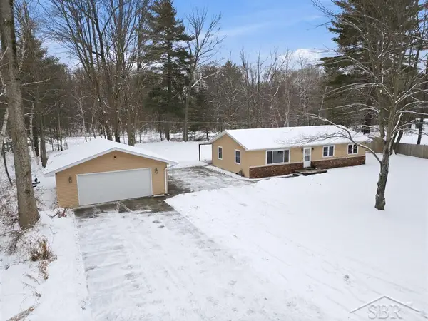 4159 N Maple Crest DR, Sanford, MI 48657