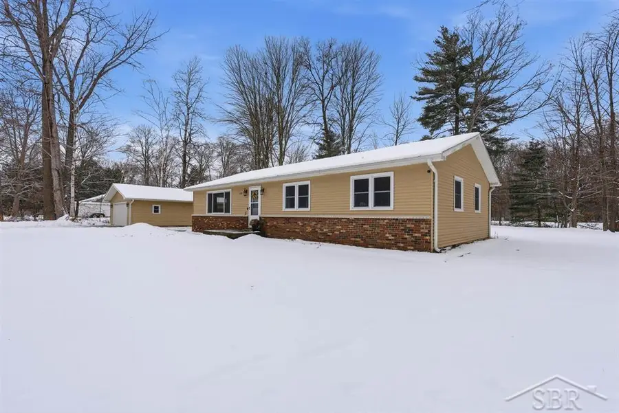 4159 N Maple Crest DR, Sanford, MI 48657 - Image #2