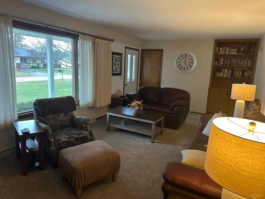 6328 Paddock LN, Saginaw, MI 48603 - Image #2