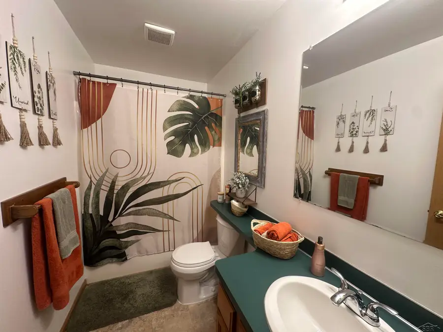 11103 Thornberry DR, Freeland, MI 48623 - Image #2