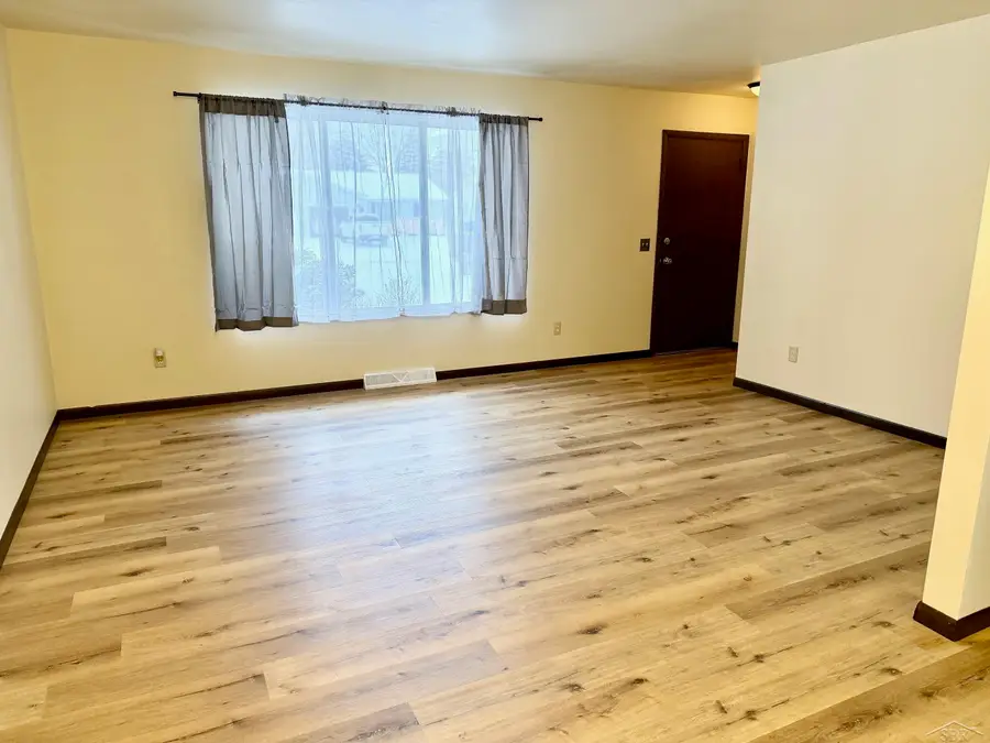 6092 Amanda DR, Saginaw, MI 48638 - Image #2