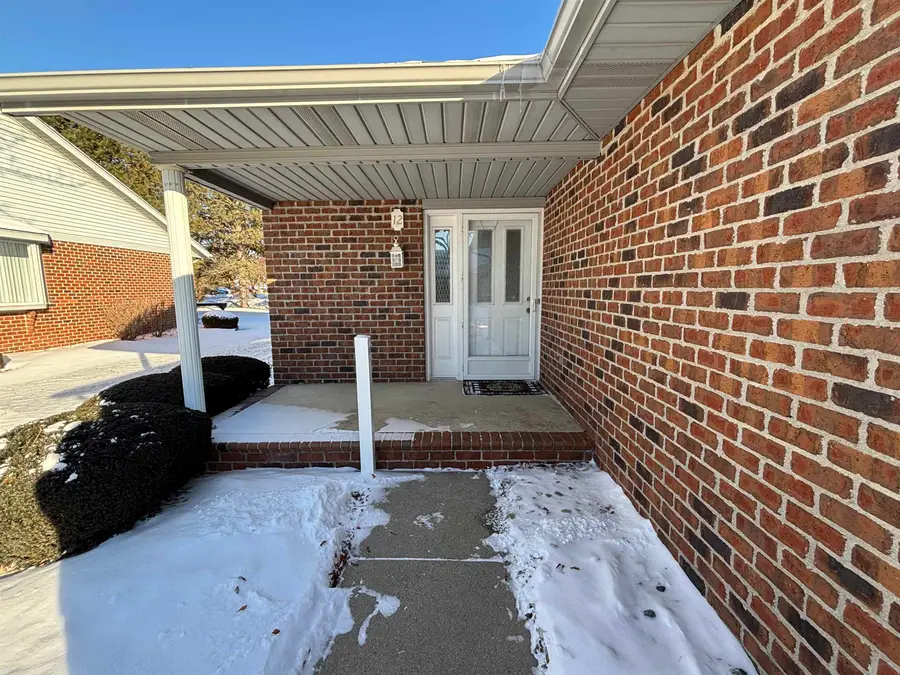 12 Wilshire DR, Frankenmuth, MI 48734 - Image #2