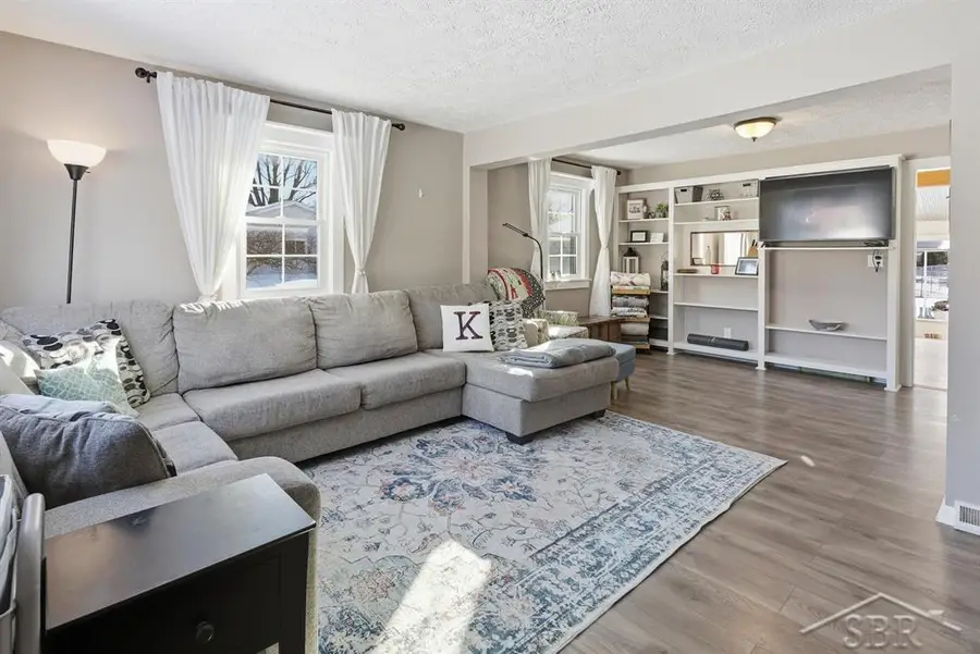 7065 Dutch RD, Saginaw, MI 48609 - Image #2