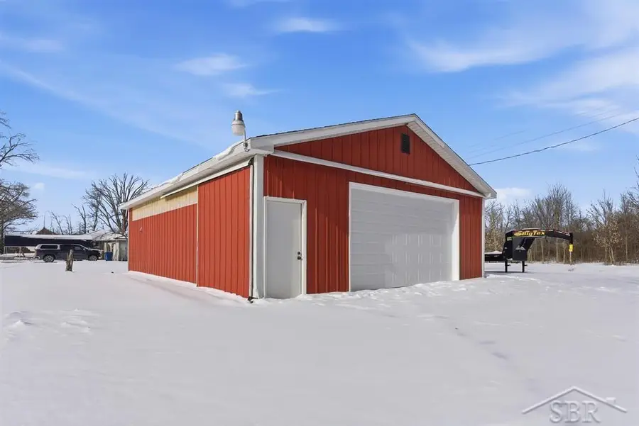 10138 Scott RD, Freeland, MI 48623 - Image #3