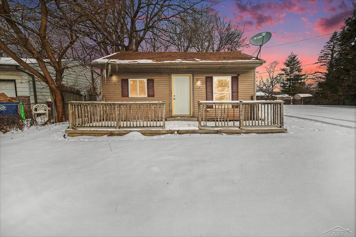 2481 California, Saginaw, MI 48601 - Image #1