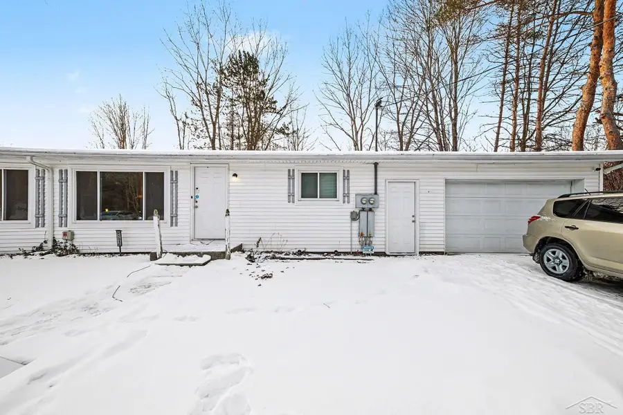 2940 S Brennan RD, Hemlock, MI 48626 - Image #2