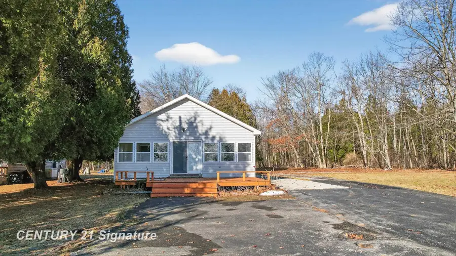 1647 N Huron RD, Tawas City, MI 48763 - #2