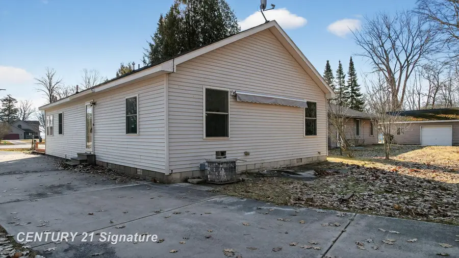 1647 N Huron RD, Tawas City, MI 48763 - #3