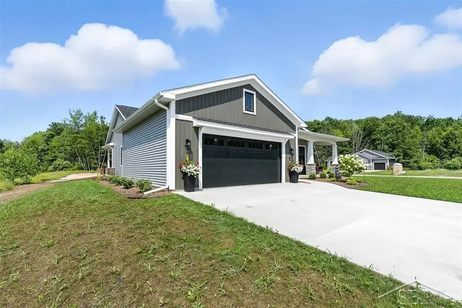 701 Broadhead DR, Midland, MI 48642 - #3