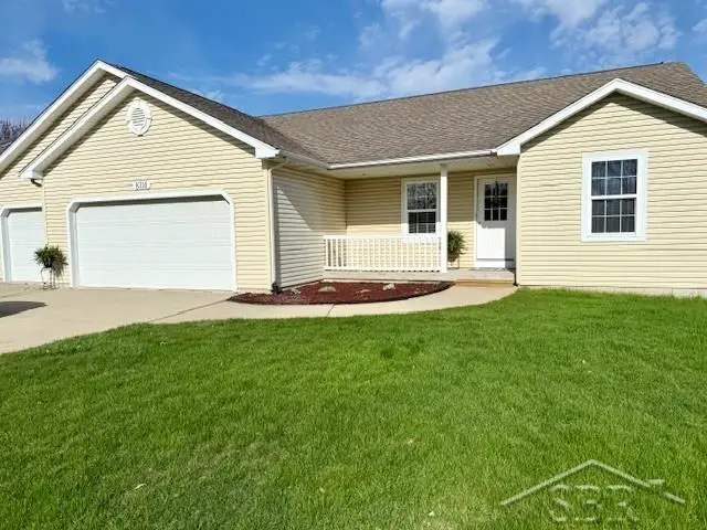 8314 Goldfinch DR, Freeland, MI 48623 - #1