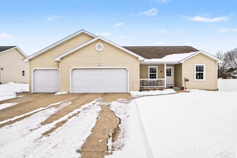 8314 Goldfinch DR, Freeland, MI 48623 - #2