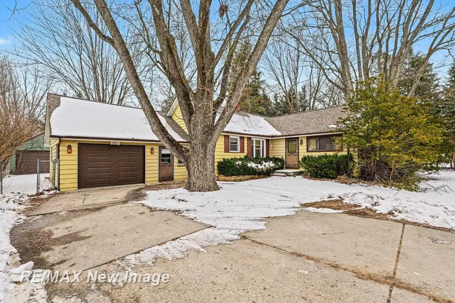 540 S Hemlock RD, Hemlock, MI 48626 - #3