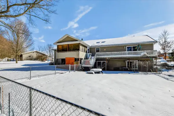 46664 County Road 374 HWY, PawPaw, MI 49079