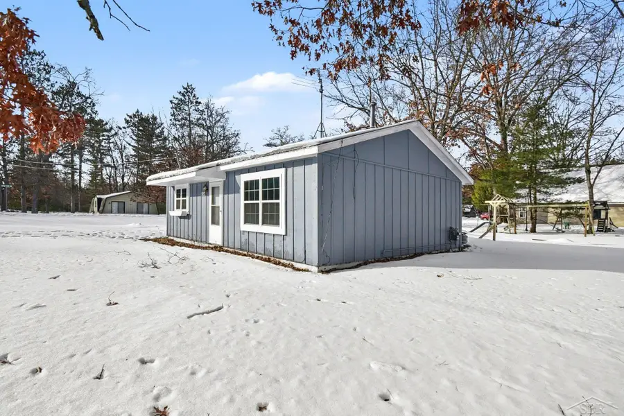 9757 N Cut RD, Roscommon, MI 48653 - #3