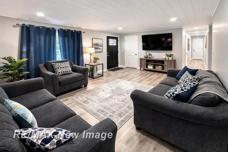 4736 Moeller DR, Bay City, MI 48706 - #2