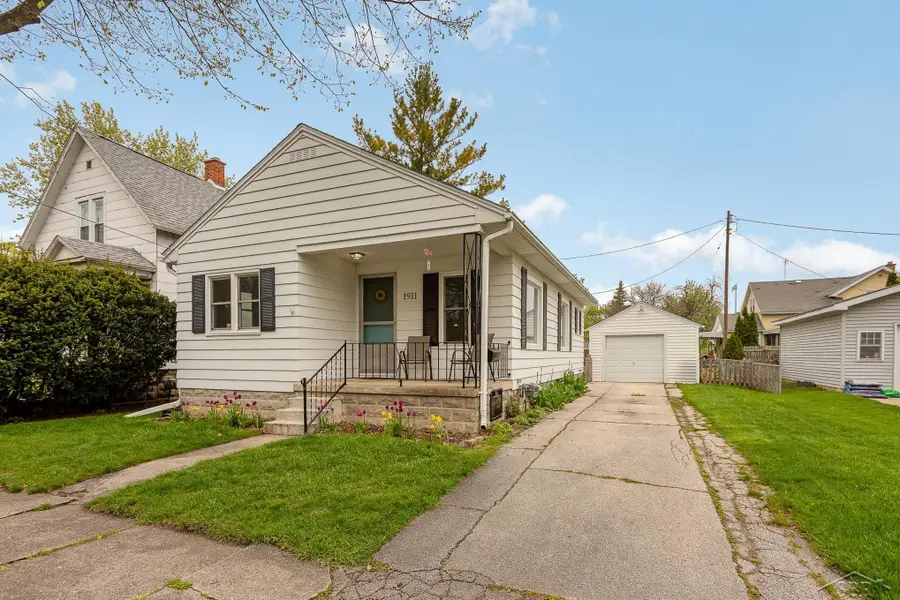 1911 15th ST, Bay City, MI 48708 - #2