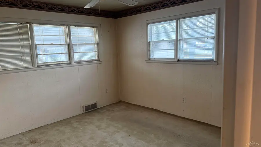 2609 S Outer Drive DR, Saginaw, MI 48601 - #3