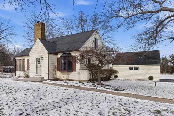 2627 E Stewart RD, Midland, MI 48640