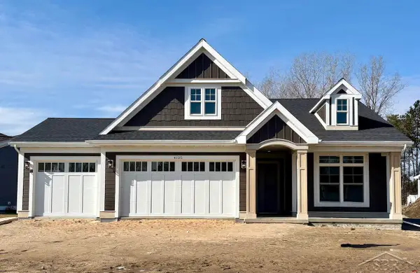 4125 Village Green DR, Freeland, MI 48623