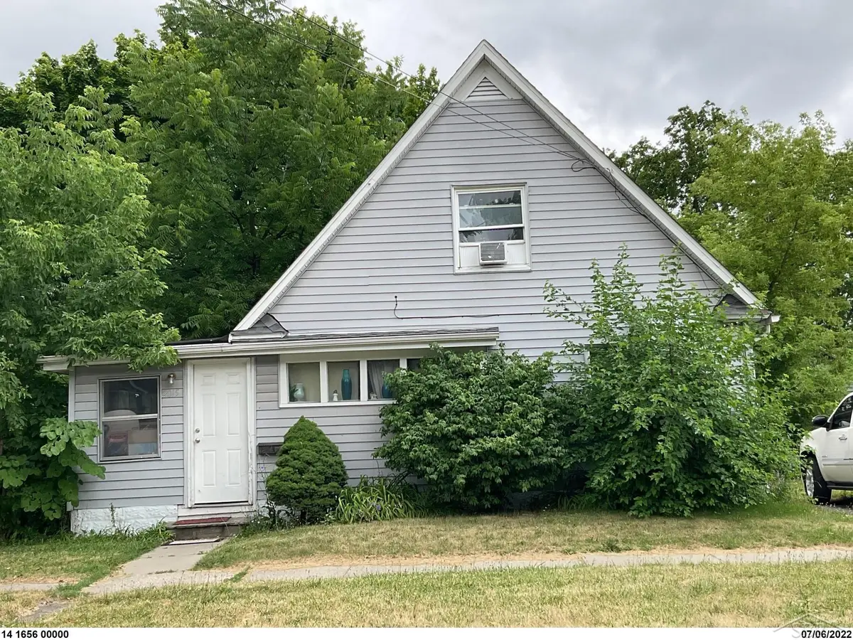 2015 N CHARLES ST, Saginaw, MI 48602 - #1