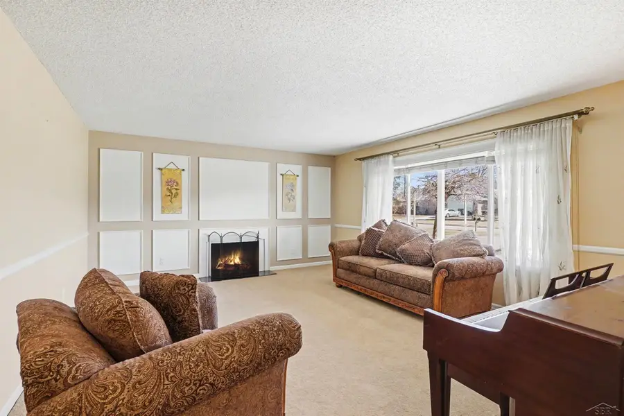 1401 Fromm DR, Saginaw, MI 48603 - #3