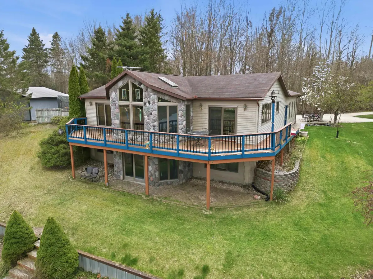880 Sutherly DR, Beaverton, MI 48612 - #1
