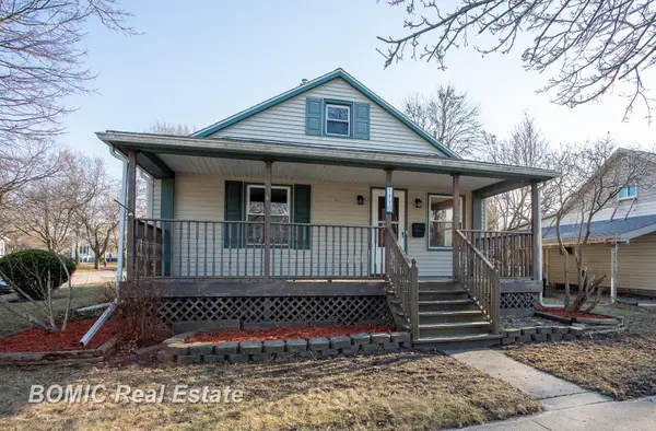 1110 Dunbar ST, Essexville, MI 48732