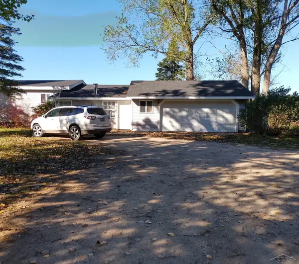 8732 Finnegan RD, Johannesburg, MI 49751