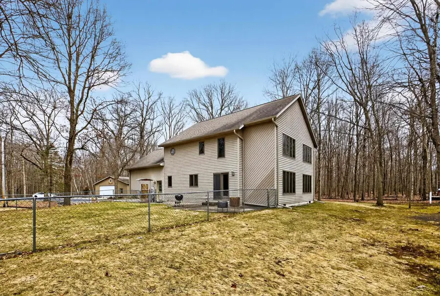 1636 E Siebert RD, Midland, MI 48642 - #3