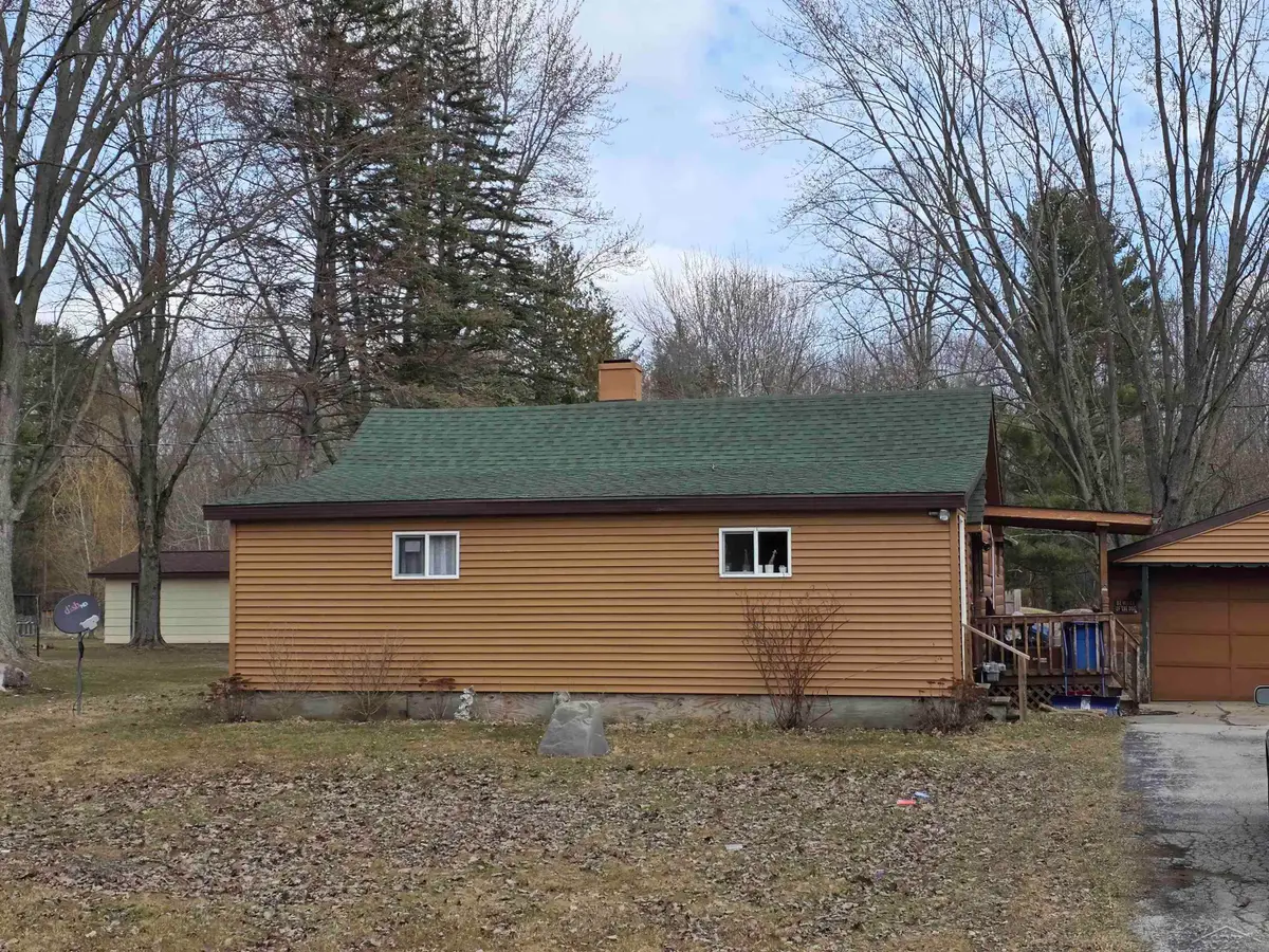 1711 S Poseyville RD, Midland, MI 48640 - #1