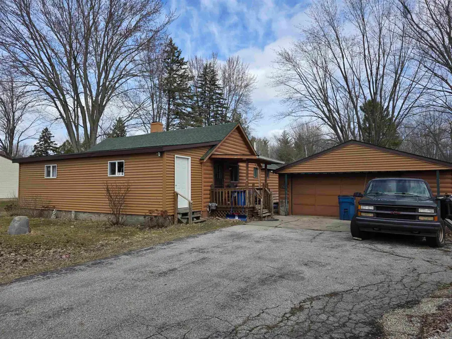 1711 S Poseyville RD, Midland, MI 48640 - #2
