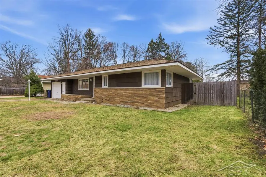 3908 Nottingham TER, Midland, MI 48642 - #2